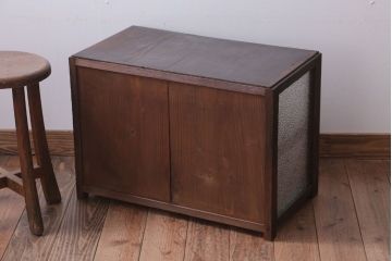 アンティーク家具　和製アンティーク　3面ダイヤガラス仕上げ!小ぶりな収納棚