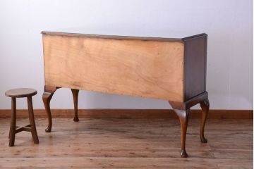 イギリスアンティーク　美品!ウォールナット材の高級猫脚サイドボード