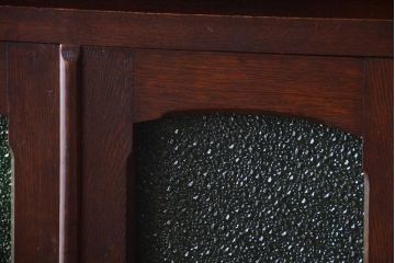 アンティーク家具　大正ロマン　当時物色ガラス入り!古い木製のアンティークコーナーキャビネット(収納棚・飾り棚)