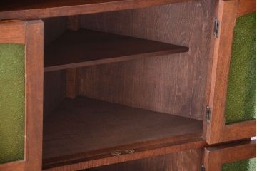 アンティーク家具　大正ロマン　当時物色ガラス入り!古い木製のアンティークコーナーキャビネット(収納棚・飾り棚)