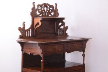 ヴィンテージ家具　イギリスビンテージ　高級品!オーク材の豪華なサイドボード
