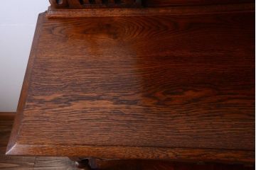 ヴィンテージ家具　イギリスビンテージ　高級品!オーク材の豪華なサイドボード