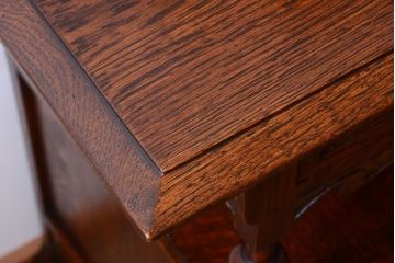 ヴィンテージ家具　イギリスビンテージ　高級品!オーク材の豪華なサイドボード