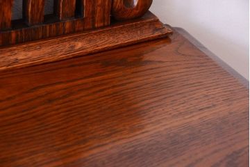 ヴィンテージ家具　イギリスビンテージ　高級品!オーク材の豪華なサイドボード