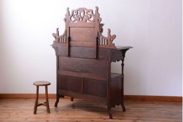 ヴィンテージ家具　イギリスビンテージ　高級品!オーク材の豪華なサイドボード