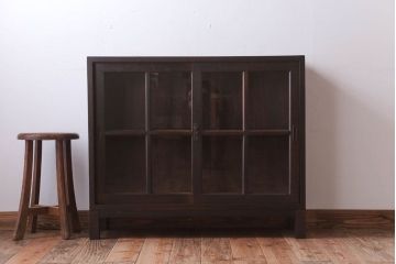 アンティーク家具　和製アンティーク　古いナラ材の小ぶりな脚付き収納棚