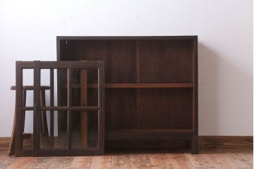 アンティーク家具　和製アンティーク　古いナラ材の小ぶりな脚付き収納棚
