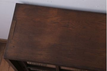 アンティーク家具　和製アンティーク　古いナラ材の小ぶりな脚付き収納棚