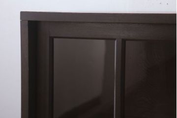 アンティーク家具　和製アンティーク　古いナラ材の小ぶりな脚付き収納棚