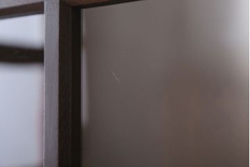 アンティーク家具　和製アンティーク　古いナラ材の小ぶりな脚付き収納棚