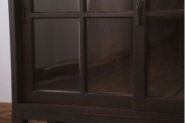 アンティーク家具　和製アンティーク　古いナラ材の小ぶりな脚付き収納棚