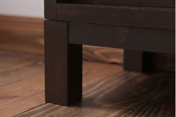 アンティーク家具　和製アンティーク　古いナラ材の小ぶりな脚付き収納棚