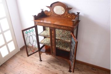 アンティーク家具　イギリスアンティーク　高級品!象嵌が美しいステンドグラス扉の脚付きブックケース(本箱・収納棚・ガラスケース)