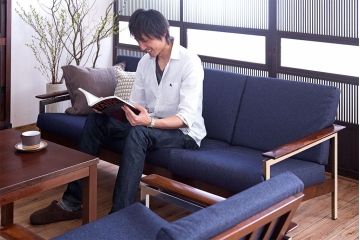 【R様ご成約分】北欧ビンテージ　ローズウッド材のシンプルな3人掛けアームソファ