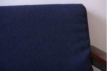 【R様ご成約分】北欧ビンテージ　ローズウッド材のシンプルな3人掛けアームソファ