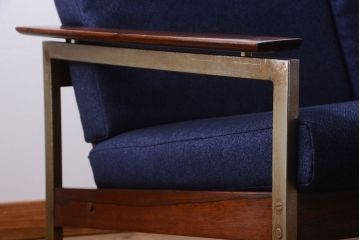 【R様ご成約分】北欧ビンテージ　ローズウッド材のシンプルな3人掛けアームソファ