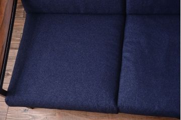 【R様ご成約分】北欧ビンテージ　ローズウッド材のシンプルな3人掛けアームソファ