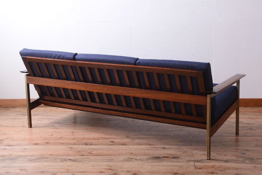 【R様ご成約分】北欧ビンテージ　ローズウッド材のシンプルな3人掛けアームソファ