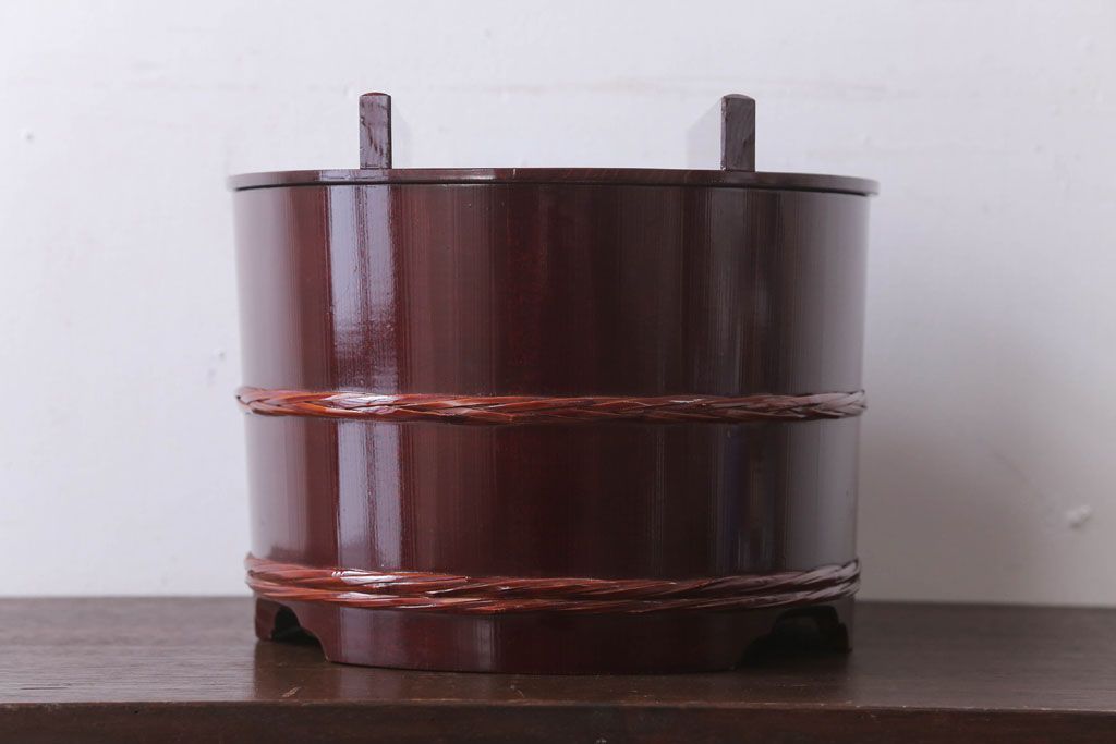 アンティーク雑貨　和製アンティーク　漆が美しい古い木製のお櫃(おひつ)