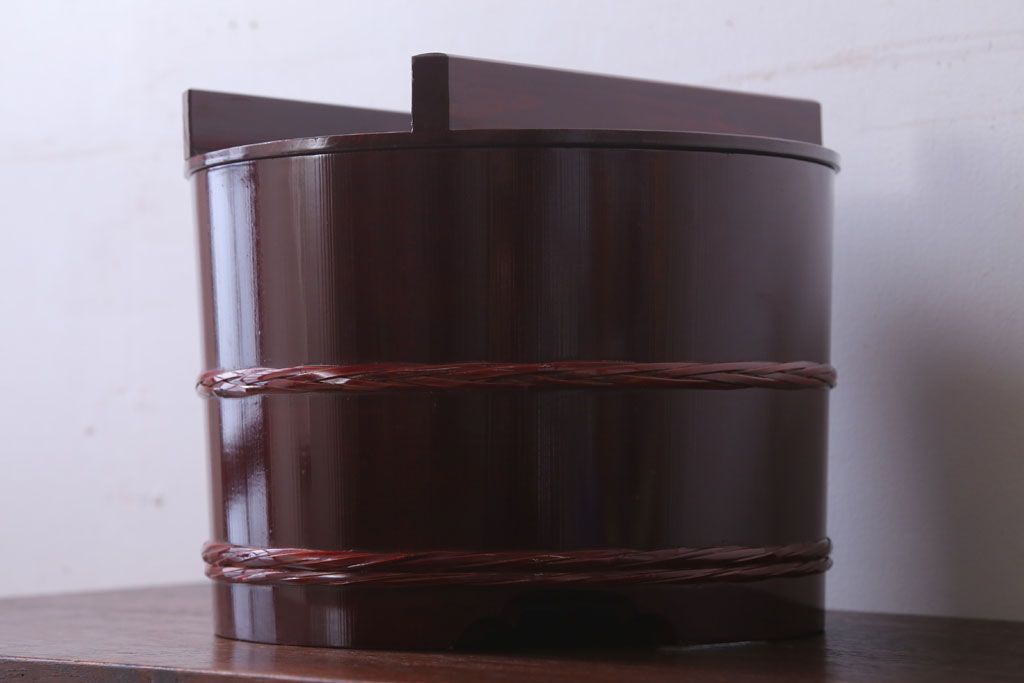 アンティーク雑貨　和製アンティーク　漆が美しい古い木製のお櫃(おひつ)