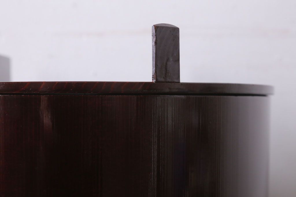 アンティーク雑貨　和製アンティーク　漆が美しい古い木製のお櫃(おひつ)