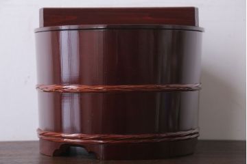 アンティーク雑貨　和製アンティーク　漆が美しい古い木製のお櫃(おひつ)