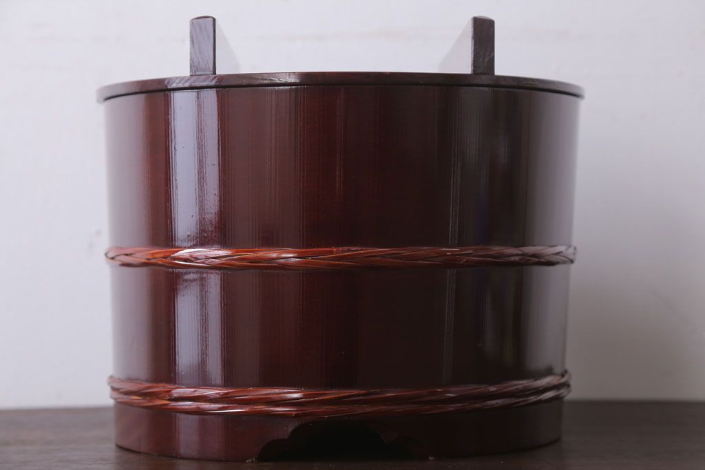 アンティーク雑貨　和製アンティーク　漆が美しい古い木製のお櫃(おひつ)