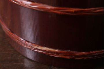 アンティーク雑貨　和製アンティーク　漆が美しい古い木製のお櫃(おひつ)