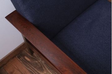 ヴィンテージ家具　北欧ビンテージ　ローズウッド材のシンプルな1人掛けアームソファ(1)