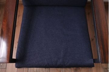 ヴィンテージ家具　北欧ビンテージ　ローズウッド材のシンプルな1人掛けアームソファ(1)