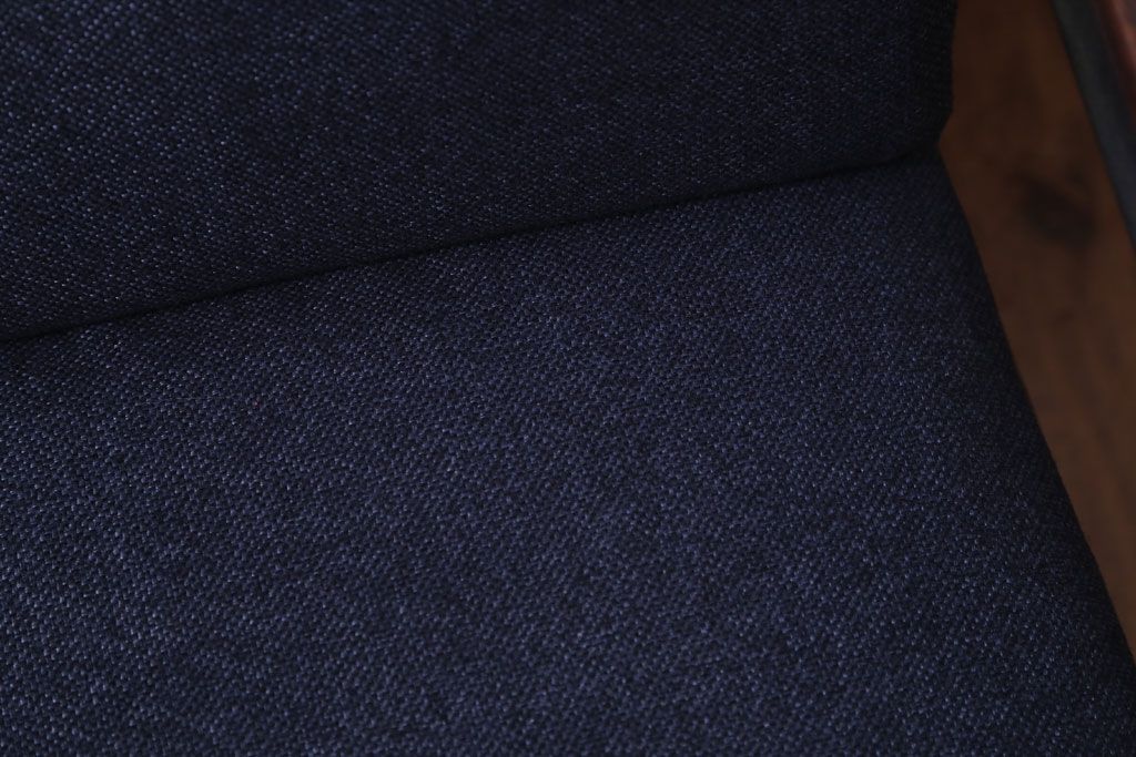 ヴィンテージ家具　北欧ビンテージ　ローズウッド材のシンプルな1人掛けアームソファ(1)