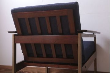 ヴィンテージ家具　北欧ビンテージ　ローズウッド材のシンプルな1人掛けアームソファ(1)