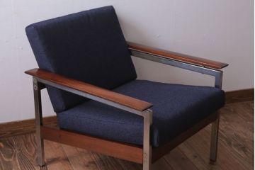 ヴィンテージ家具　北欧ビンテージ　ローズウッド材のシンプルな1人掛けアームソファ(2)