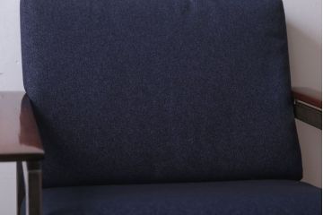 ヴィンテージ家具　北欧ビンテージ　ローズウッド材のシンプルな1人掛けアームソファ(2)