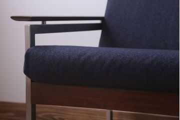 ヴィンテージ家具　北欧ビンテージ　ローズウッド材のシンプルな1人掛けアームソファ(2)