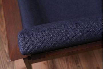 ヴィンテージ家具　北欧ビンテージ　ローズウッド材のシンプルな1人掛けアームソファ(2)