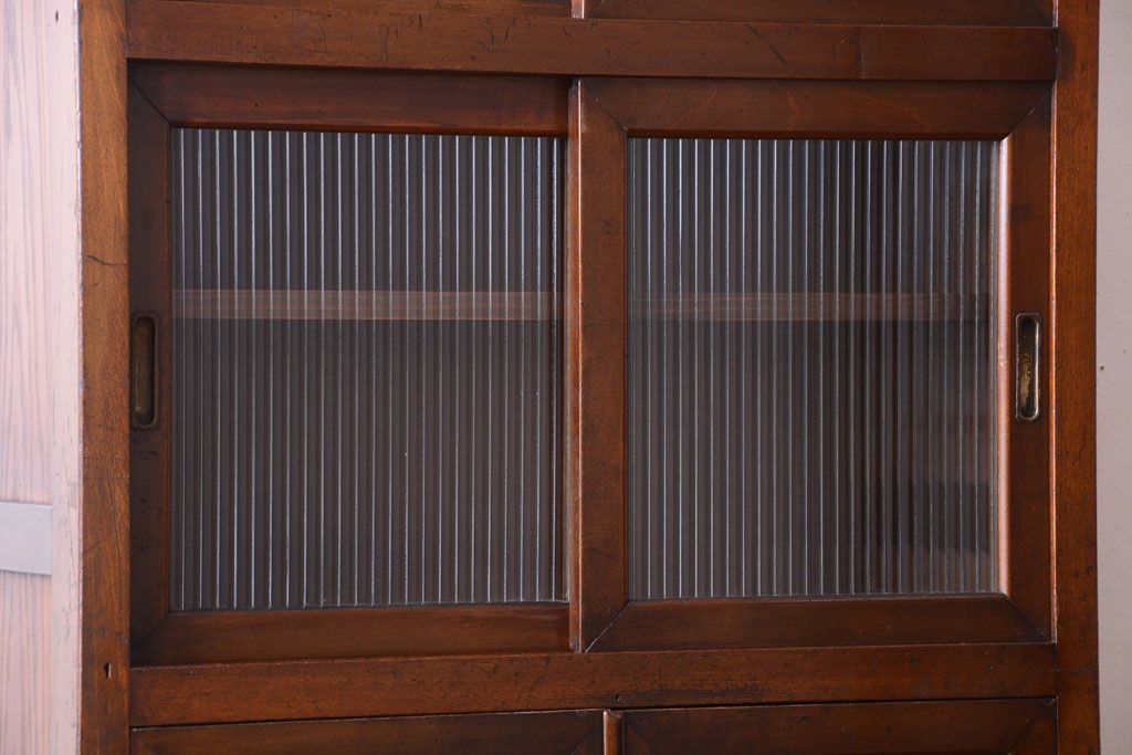 アンティーク家具　和製アンティーク　一本物　モールガラス入り!前面カバ材の縦型戸棚