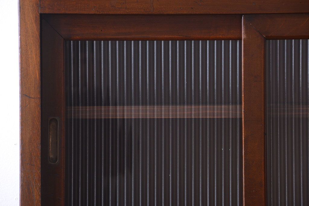 アンティーク家具　和製アンティーク　一本物　モールガラス入り!前面カバ材の縦型戸棚