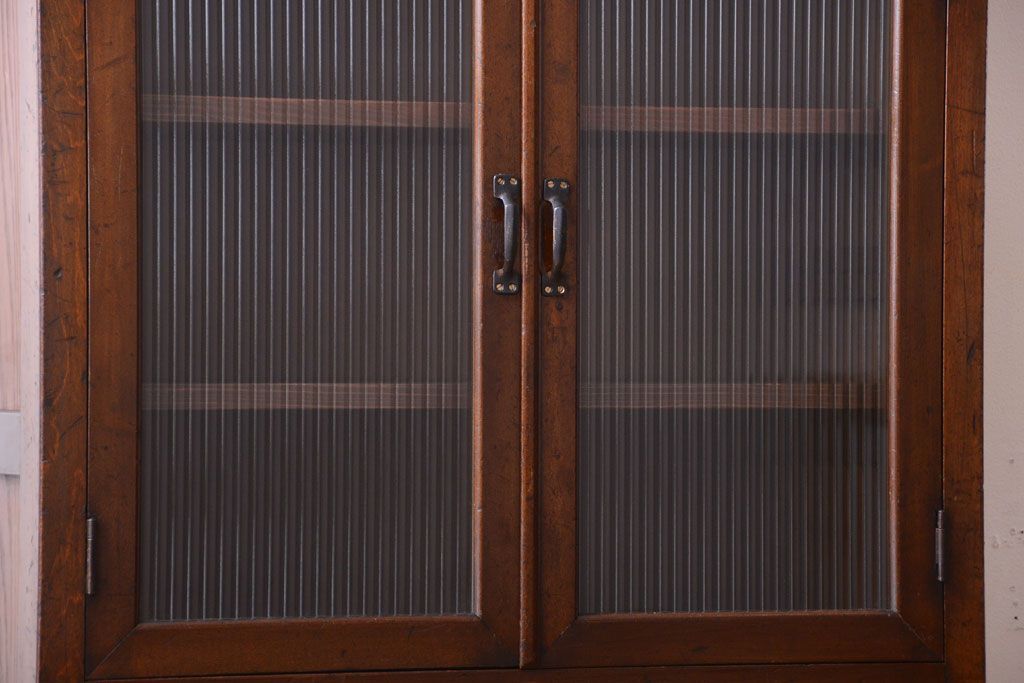 アンティーク家具　和製アンティーク　一本物　モールガラス入り!前面カバ材の縦型戸棚