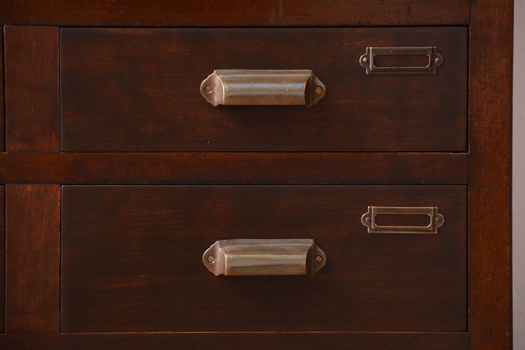 アンティーク家具　和製アンティーク　一本物　モールガラス入り!前面カバ材の縦型戸棚