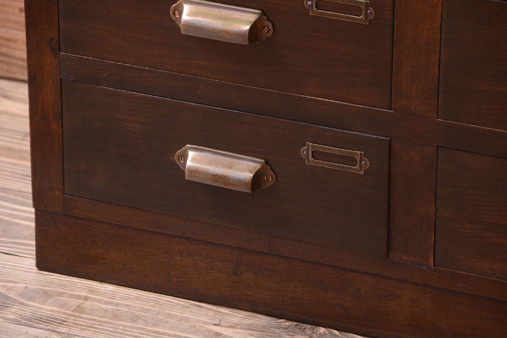 アンティーク家具　和製アンティーク　一本物　モールガラス入り!前面カバ材の縦型戸棚