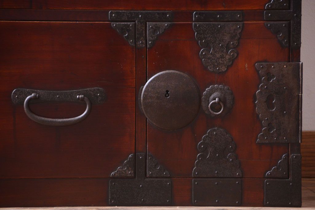 アンティーク家具　古民具・骨董　明治〜大正期　前面欅材のアンティーク重ね衣装箪笥