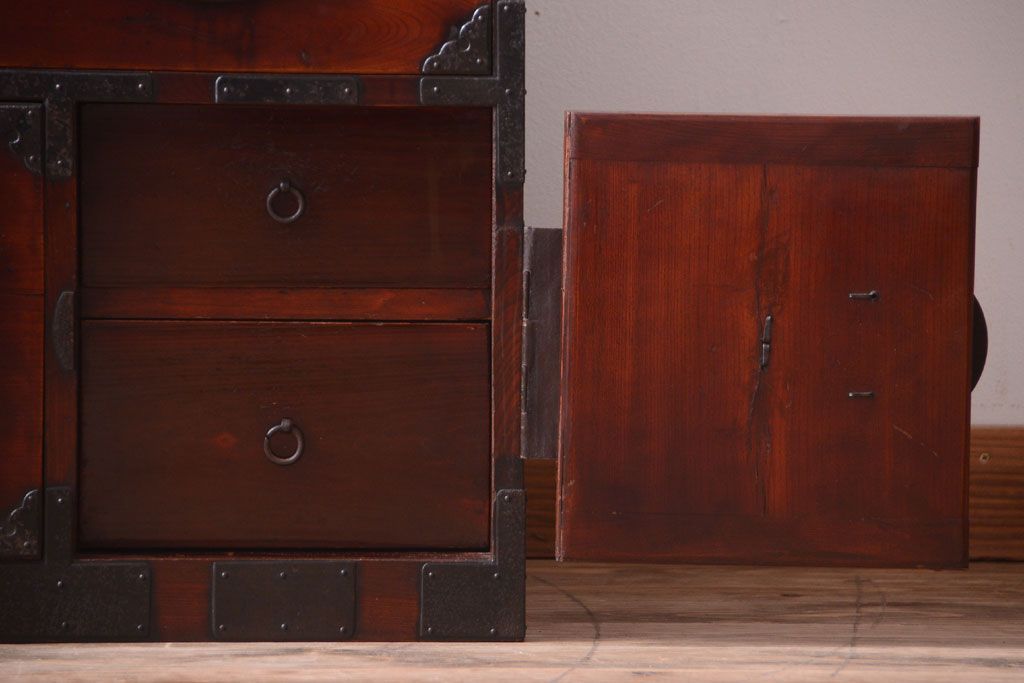アンティーク家具　古民具・骨董　明治〜大正期　前面欅材のアンティーク重ね衣装箪笥