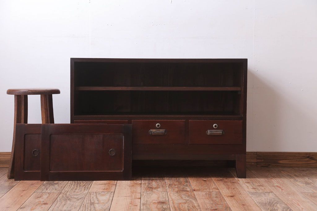 レトロ家具　昭和レトロ　角脚付きのシンプルなローボード