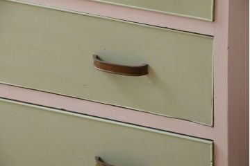 アンティーク家具　アンティーク　ダイヤガラス入り!かわいいペイントチェスト