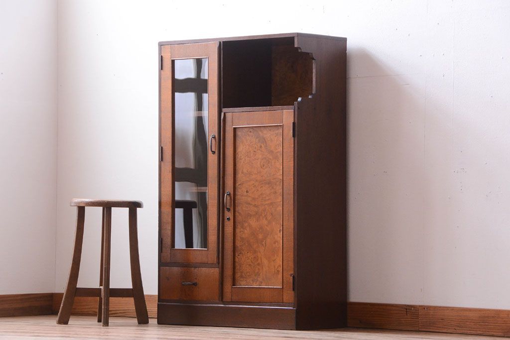 レトロ家具　昭和レトロ　古い木の小ぶりなアンティーク収納棚(下駄箱)