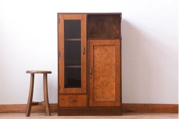 レトロ家具　昭和レトロ　古い木の小ぶりなアンティーク収納棚(下駄箱)