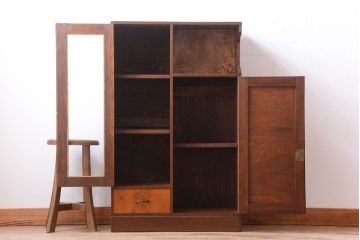 レトロ家具　昭和レトロ　古い木の小ぶりなアンティーク収納棚(下駄箱)
