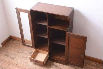 レトロ家具　昭和レトロ　古い木の小ぶりなアンティーク収納棚(下駄箱)