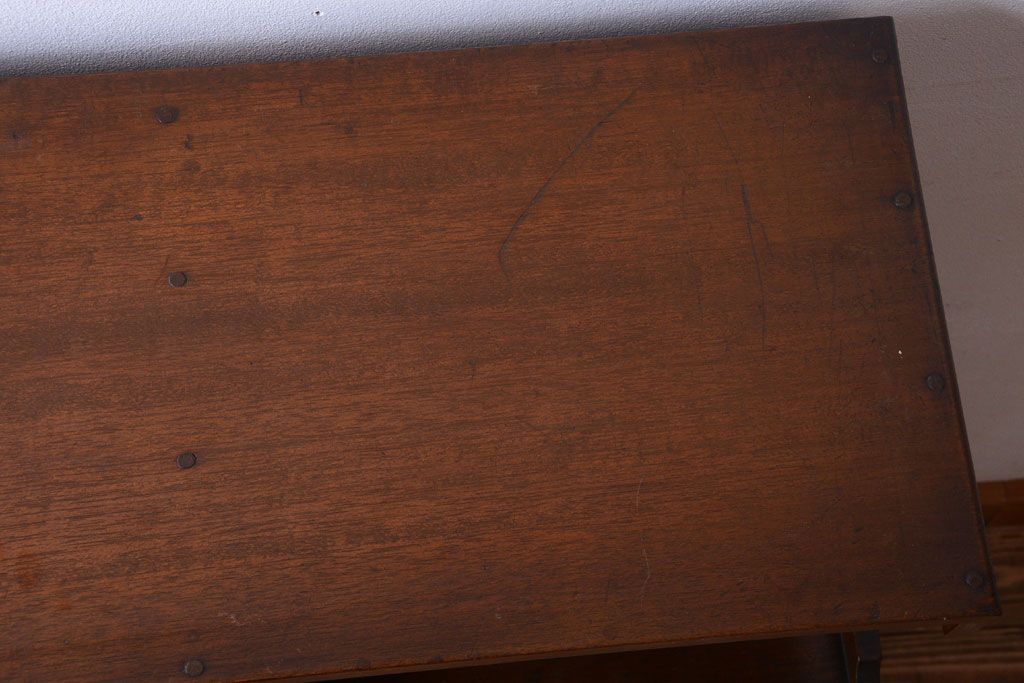 レトロ家具　昭和レトロ　古い木の小ぶりなアンティーク収納棚(下駄箱)